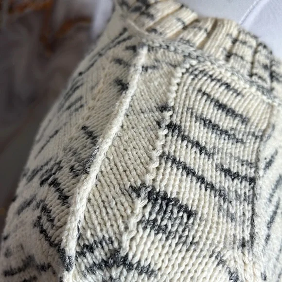 J Crew Long Sleeve Knit Sweater Crew Neck Beige with Gray Design Size S - Picture 5 of 14